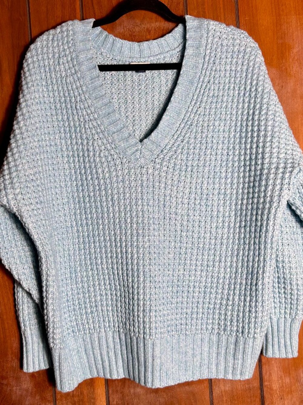 American Eagle Long Weekend Blue Sweater Size Medium V Neck Chunky Knit Pullover